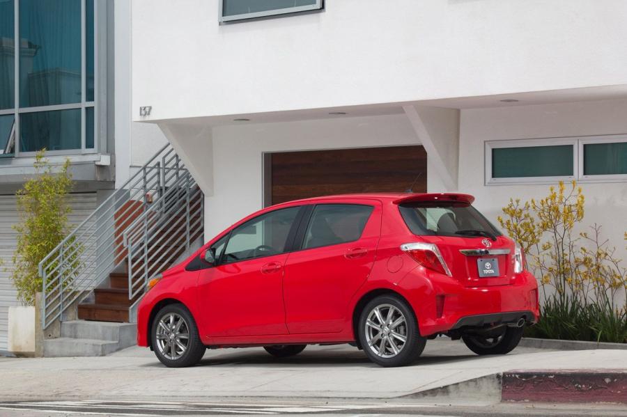  Toyota Yaris 2013 года  (фото 19 из 22)